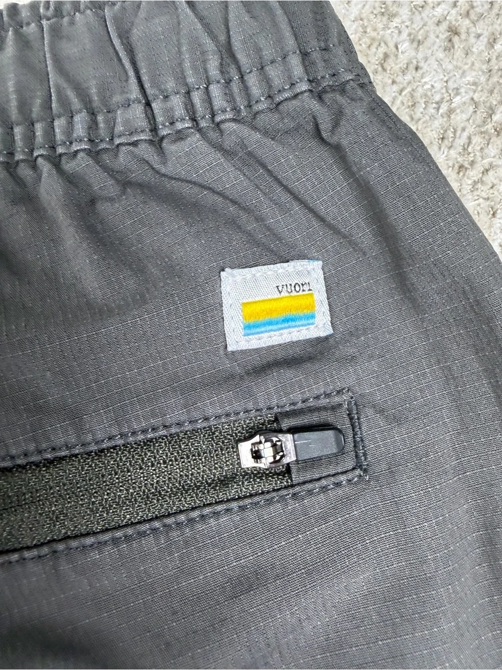 Vuori Men's Charcoal Gray Drawstring Joggers